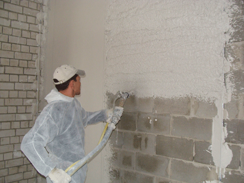 Штукатурка стін механізованим способом