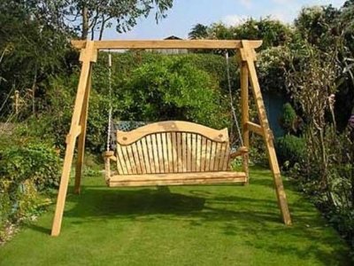 Як своїми руками зробити садові гойдалки?