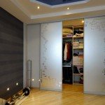 Двері купе в гардеробну : вибераем кращі дзеркальні варіанти