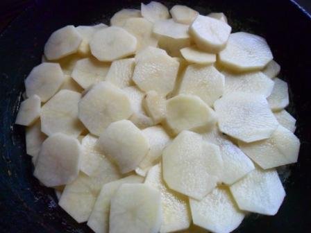 Картопля запечена в духовці з сиром