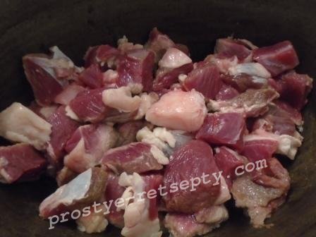 Гуляш з яловичини з підливою: рецепт з фото покроково