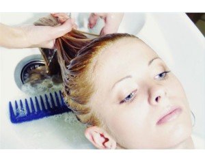 Змивка для волосся: види, користь та шкоду, як застосовується