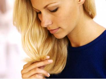 Як правильно доглядати за кінчиками волосся: поради та рецепти по догляду