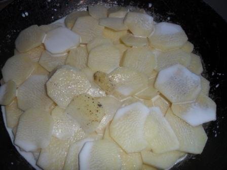 Картопля запечена в духовці з сиром