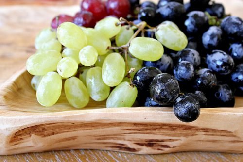 Можна годуючій мамі виноград: що робити при грудному вигодовуванні
