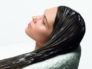 Корисні властивості ефірного масла розмарину для волосся