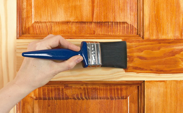 Фарбування деревяних дверей своїми руками   покрокове керівництво!