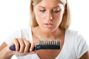 Випадання волосся у жінок   причини і ознаки