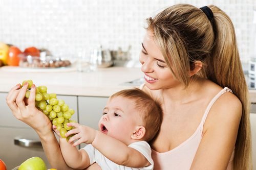 Можна годуючій мамі виноград: що робити при грудному вигодовуванні