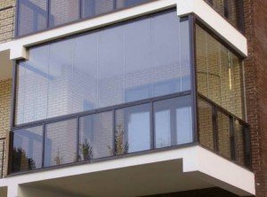 Скління балкона монолітним полікарбонатом — полікарбонатна лоджія своїми руками