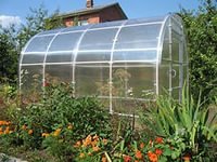 Дачні теплиці з полікарбонату — садовий парник для дачі з полікарбонатних листів
