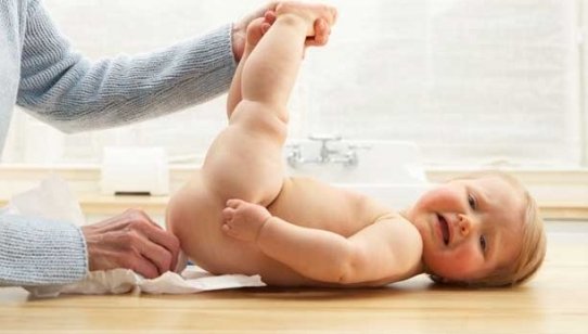 Запор у новонароджених: що робити молодим батькам?