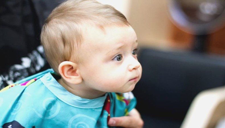 Перша стрижка дитини в 1 рік: важливі моменти зачіски малюка