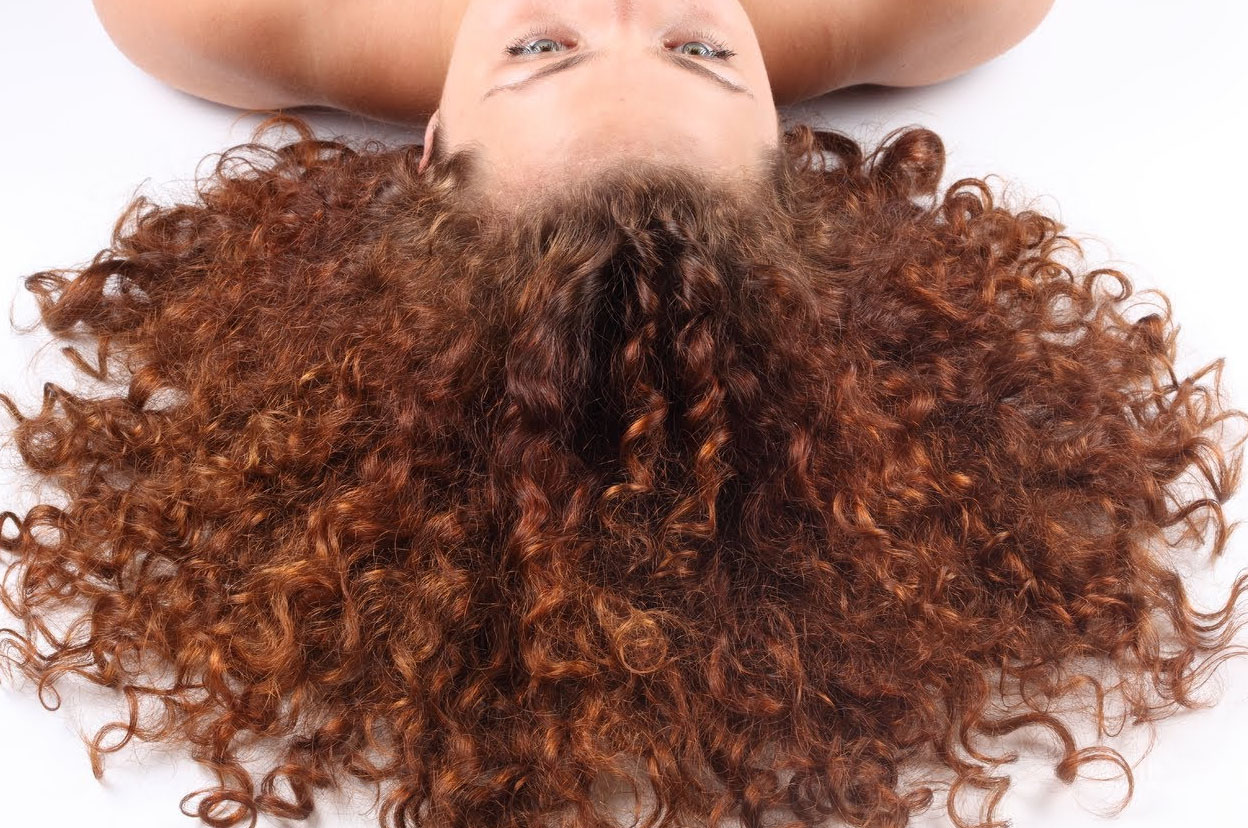 Завивка волосся в домашніх умовах: хімічна та інші легкі способи зробити кучері