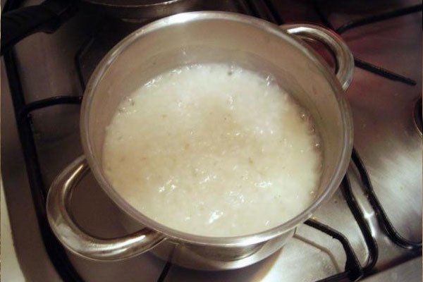 Як приготувати рис розсипчастим для гарніру в каструлі