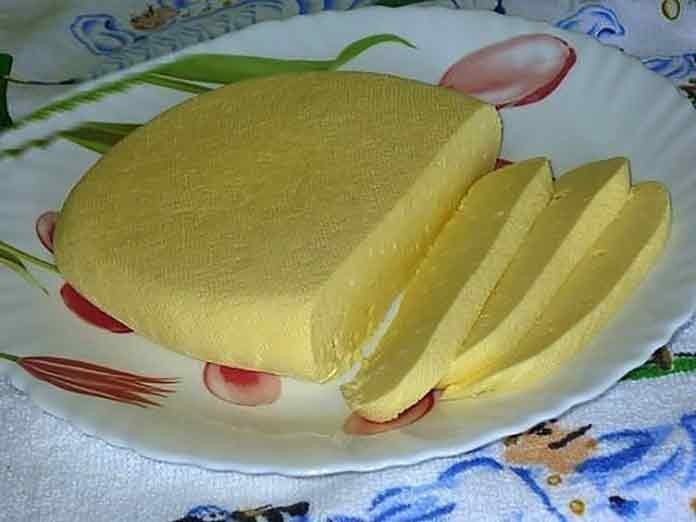 Як варити домашній сир з молока