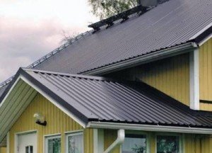 Профнастил для даху: переваги і характеристики матеріалу