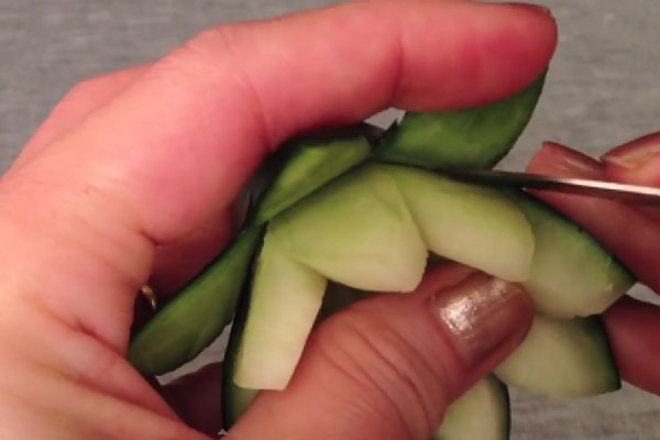 Як зробити лілію з огірка своїми руками