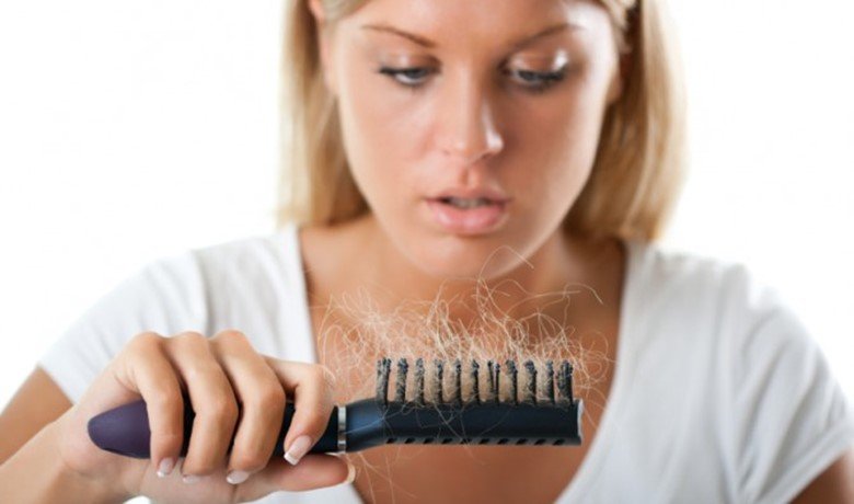Сильне облисіння: причини випадіння волосся у жінок і чоловіків, лікування проблеми