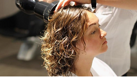 Як відновити волосся після хімічної завивки: огляд найбільш ефективних способів