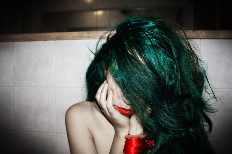 Зелені волосся: як прибрати і зафарбувати цей відтінок народними засобами