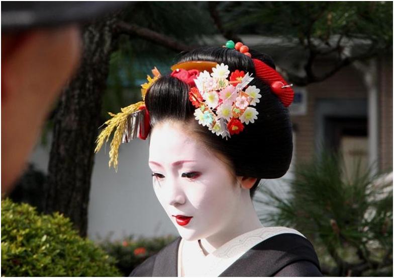 Японські зачіски для дівчат: як зробити традиційні стрижки своїми руками