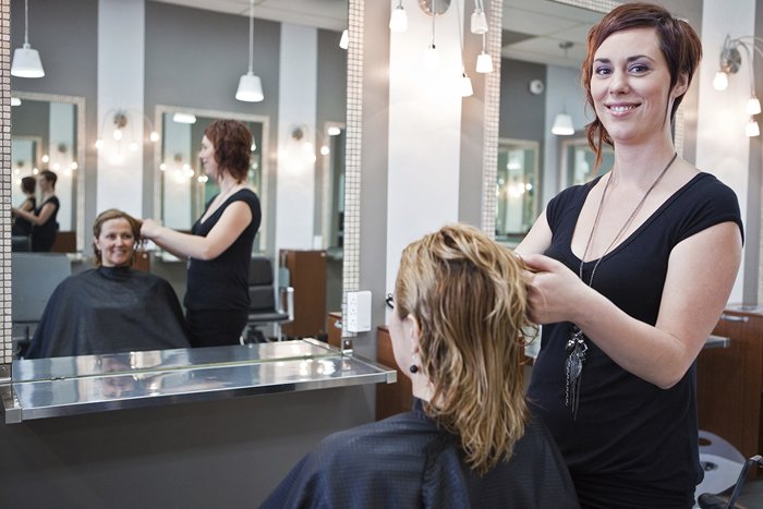 Які професійні освітлювачі для волосся краще: фарба, крем або масло