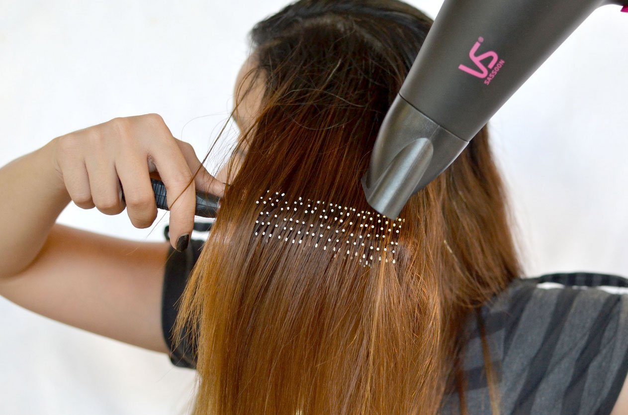 Як випрямити волосся без прасування у домашніх умовах: швидко і надовго