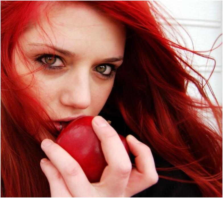 Темно і яскраво червоний колір волосся: варіанти з чорною шевелюрою і не тільки