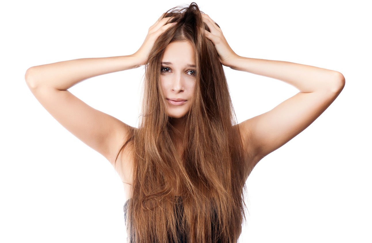 Волосся випадає і стали дуже тонкі: причини стоншування у жінок і чоловіків