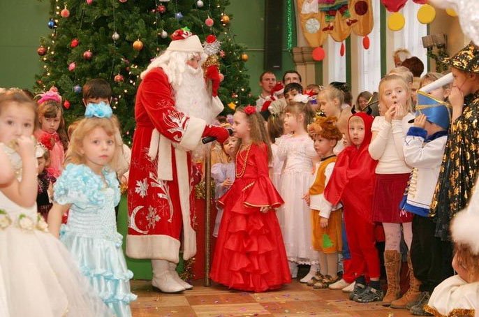 Зачіски на ялинку, яку можна зробити укладку для дівчаток і хлопчиків