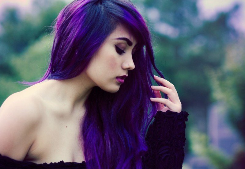 Фіолетовий колір волосся у дівчат: як правильно підібрати фарбу потрібного відтінку