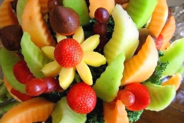 Оформлення й сервірування фруктів на дитяче свято