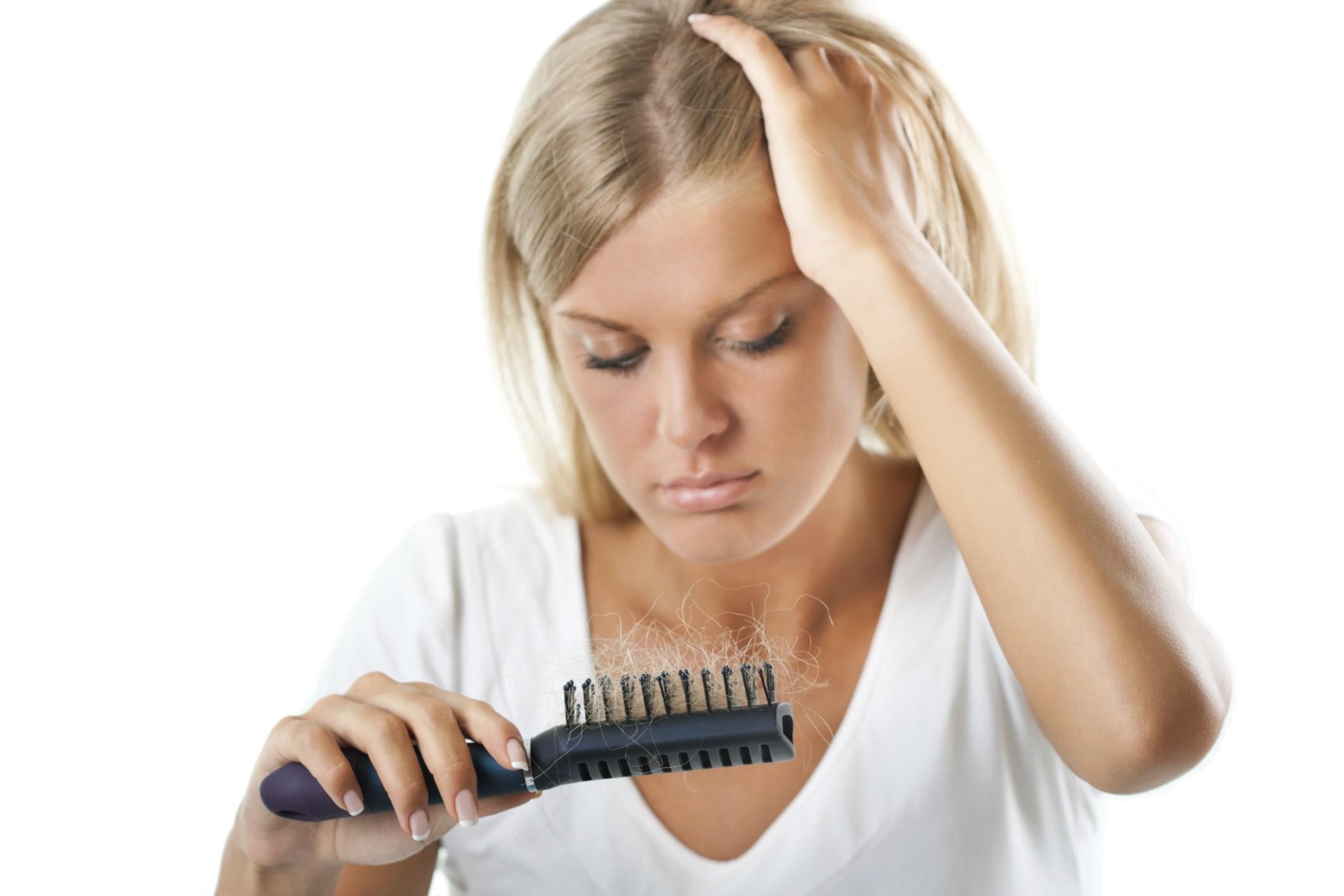 Як пофарбувати волосся цибулевої лушпинням і запобігти випадінню: рецепт суміші