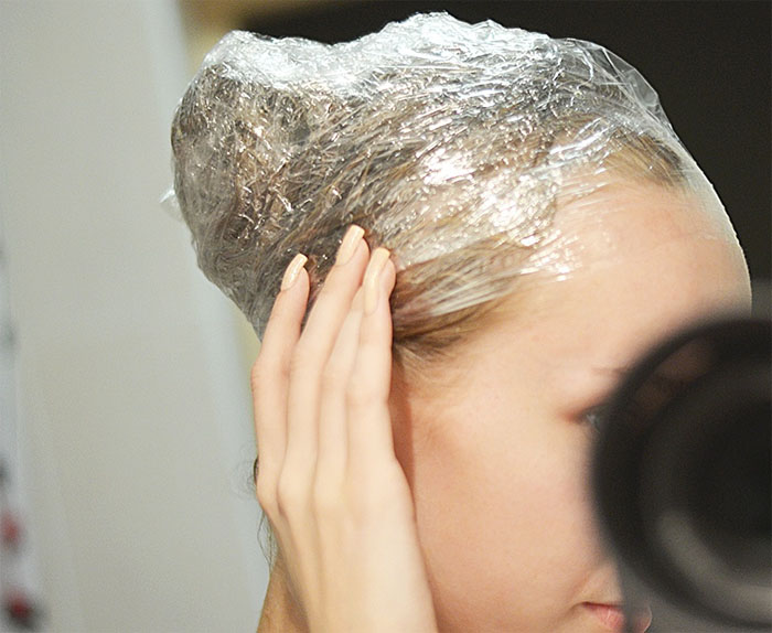 Як пофарбувати сиве волосся натуральними барвниками в домашніх умовах