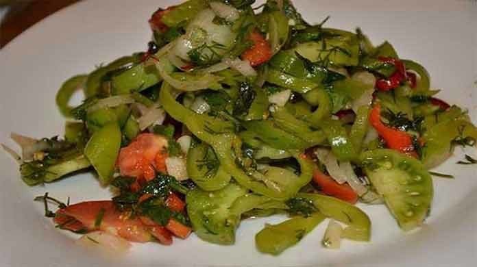 Смачний салат із зелених помідор