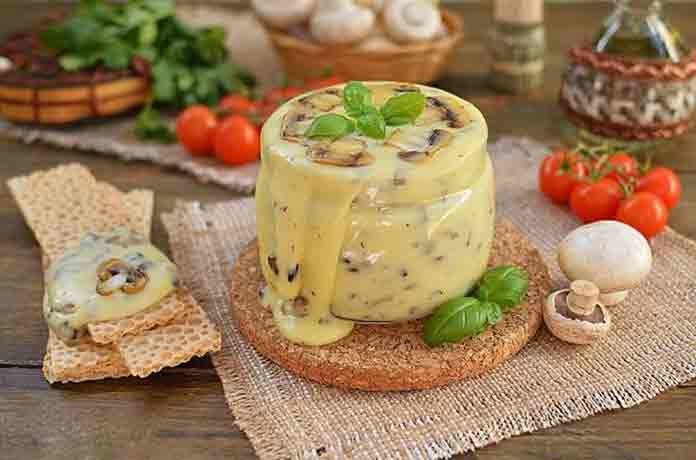 Плавлений сир домашній з грибами
