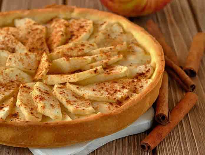 Швидкий яблучний пиріг в мультиварці