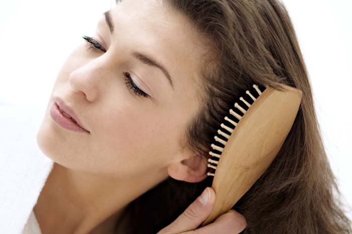 Гормональне випадання волосся у жінок: причини і лікування дифузного облисіння