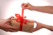 Подарунок парі: що подарувати парі?