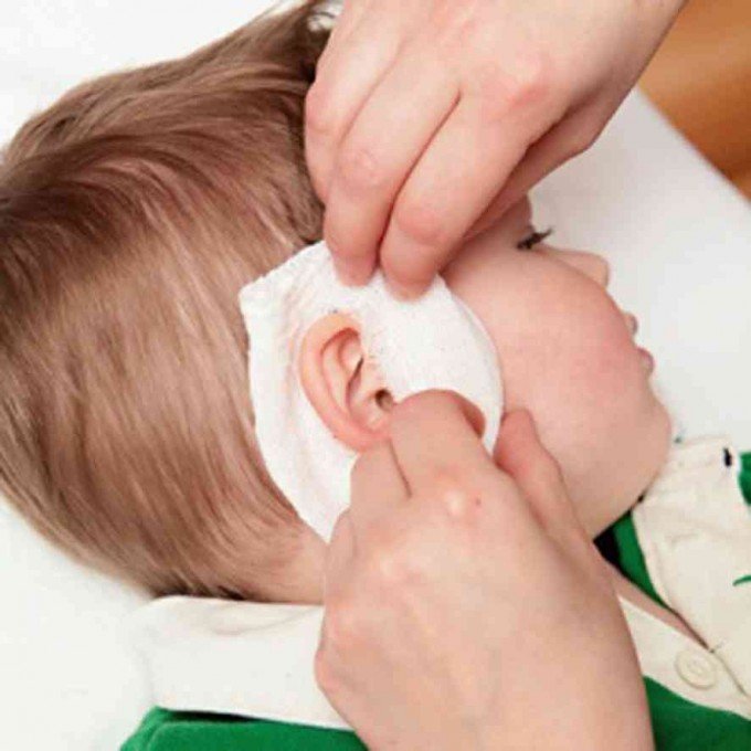Болить вухо у дитини: що робити