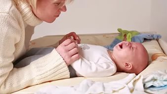 Як лікувати запор у немовляти?