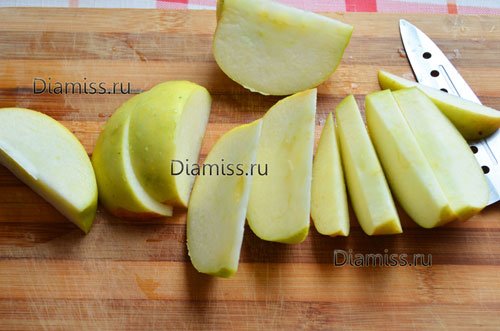 Оригінальний рецепт курячих крил в духовці з яблуками і картоплею