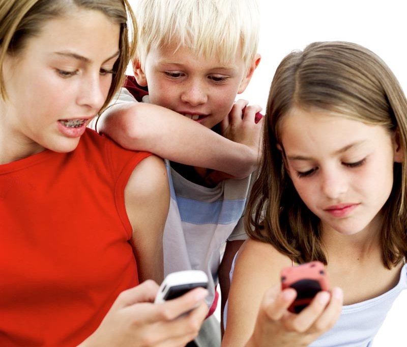 Мобільний телефон для дитини 7 років: критерії вибору