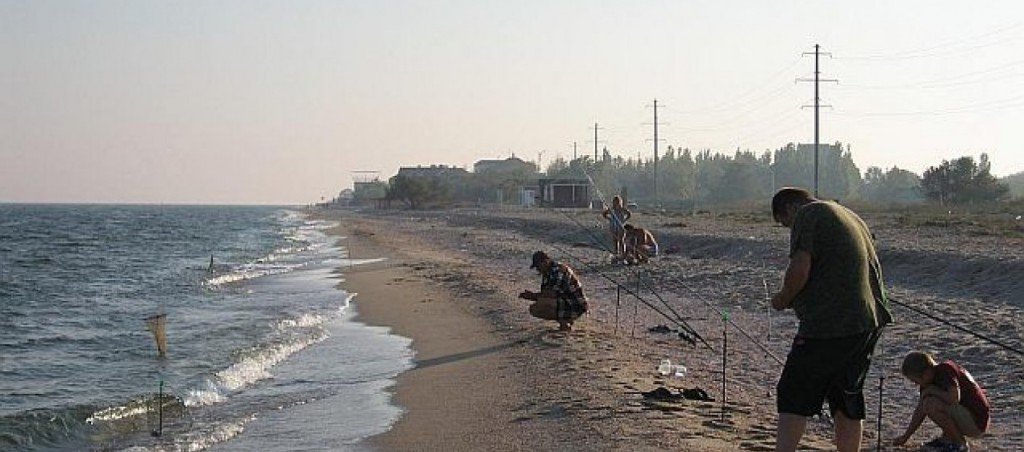 Вилов бичка на Азовському морі з берега і човни