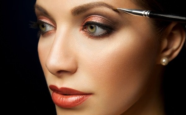 Форма брів: як з їх допомогою можна змінити риси обличчя