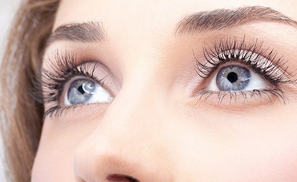 Чим відрізняється перманентний макіяж брів від нанесення татуажу