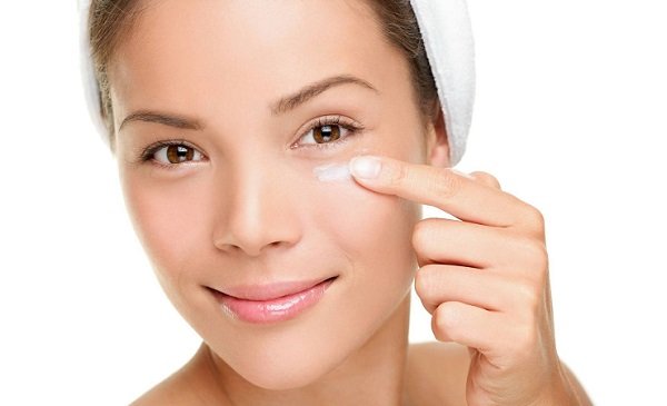 Як покроково нанести макіяж для карих очей і яка косметика потрібна