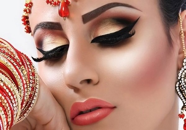 Як наносити східний макіяж і які є особливості образу