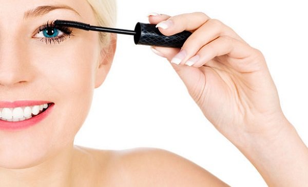 Як і чим можна нафарбувати брови і підкреслити контури особи